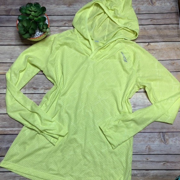 Saucony Tops - LIKE NEW Saucony high visibility running pullover - size m